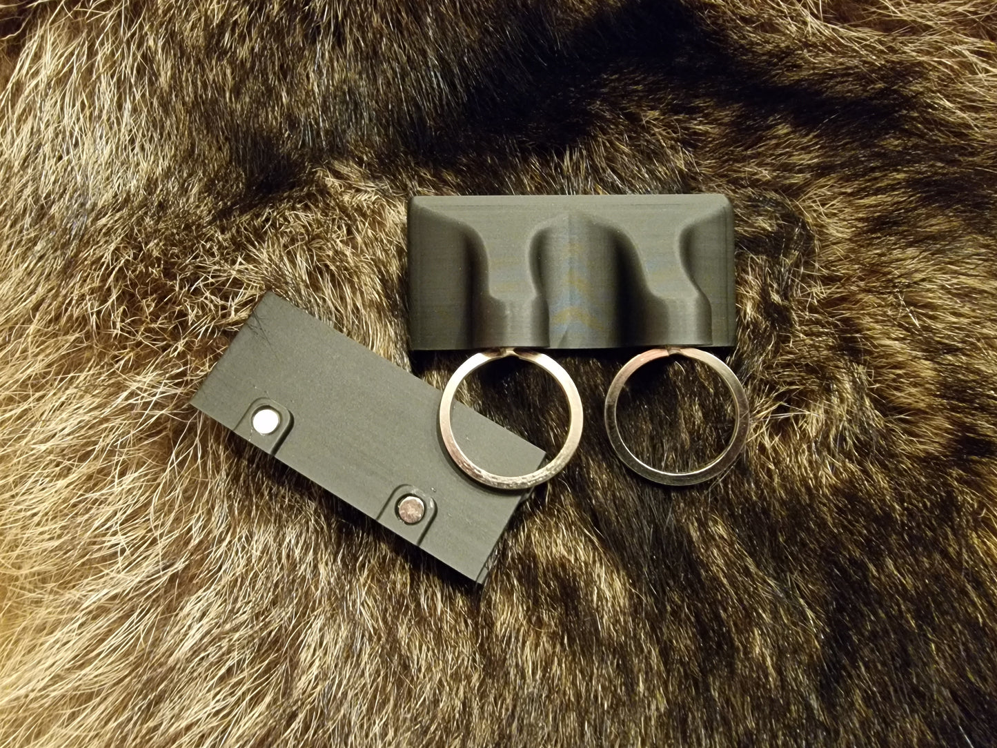 Magnetischer Doppelschlüsselhalter + Geheimfach